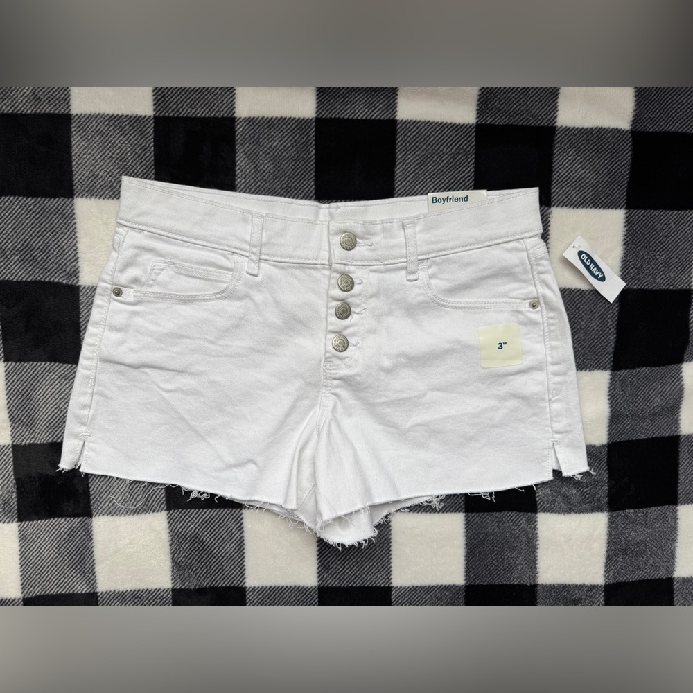 NWT Old Navy Boyfriend Distressed Raw Edge 3" Inseam White Shorts Womens Size 6